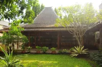 Teras Solo Syariah Guest House Hotel dekat Keraton Surakarta Hadiningrat