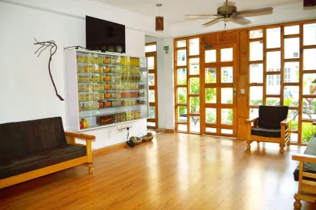 The G Ten Holiday Inn Отели рядом с достопримечательностью «Ocean Junkies Dive Centre»