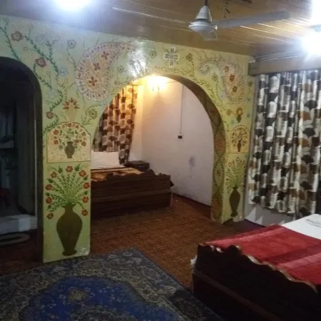 Hotel New Shalimar Hotels in Srinagar