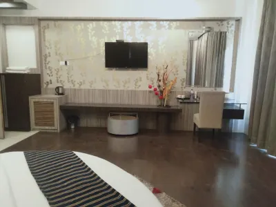 Hotel Udayanraje Palace Các khách sạn gần BOLHEGAON PHATA