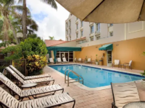 勞德代爾堡機場歡朋酒店及套房 荷里活酒店