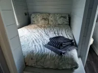 Glamping Hut - Sleeps 2, Hot Tub & Parking - Homestays