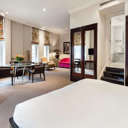 Radisson Blu Hotel, London Euston Square (formerly Grafton) Отели рядом с достопримечательностью «Площадь Тависток-сквер»