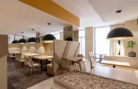 麗笙藍標酒店-恩賈梅納 - 早餐