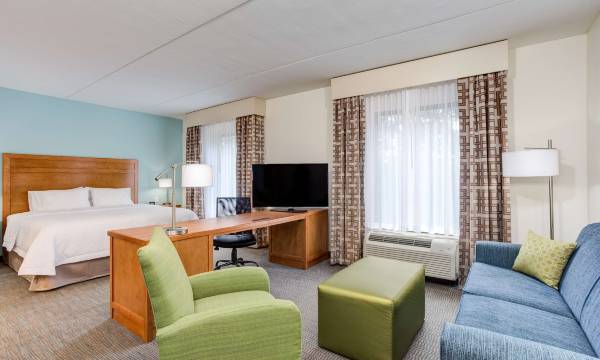 Hampton Inn & Suites Manchester