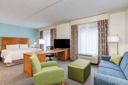 Hampton Inn & Suites Manchester