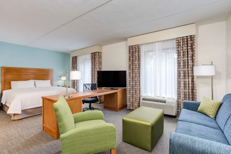 Hampton Inn & Suites Manchester