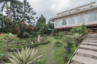 Urbanview Hotel Mon Bel Cibodas by RedDoorz Hotel dekat Puncak Berry Farm