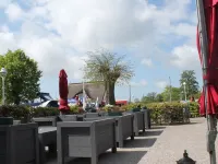 Geräumige Wohnung Mit Garten in Zingst