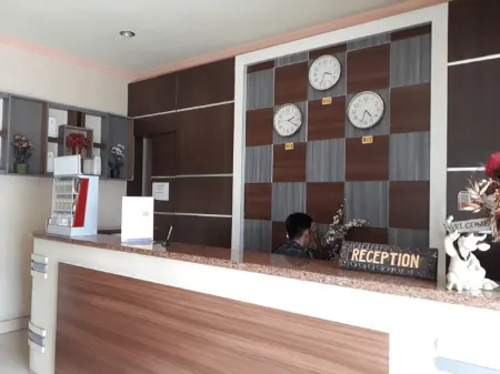 Hotel Grand Kartika Pare Pare Отели в г. Soreang