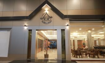Sakol Hotel - Housity