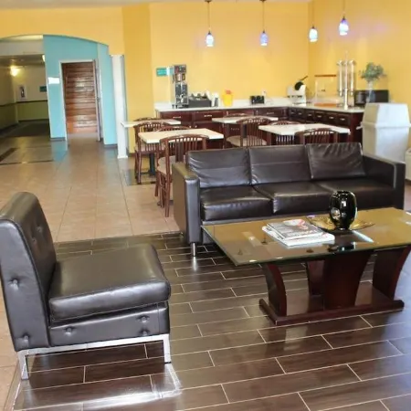 Home Gate Inn & Suites