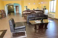 Home Gate Inn & Suites - Parking
