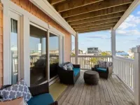 Almost Heaven 4 Bedroom Home by RedAwning - Pet friendly