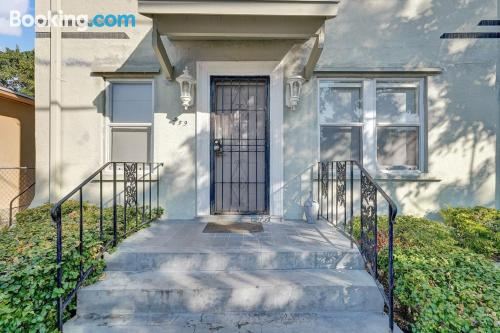 Season Discount!! Biscayne Deluxe House, 4Br/2Bath, Free Parking, Garden & BBQ!