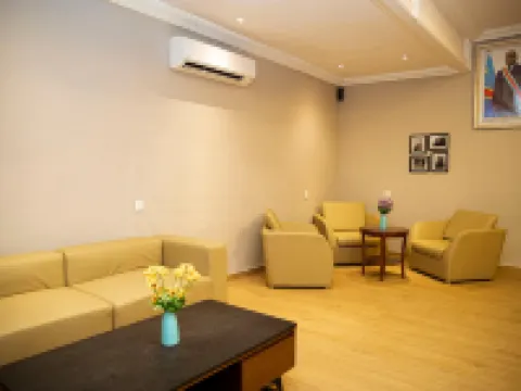โรงแรมคิงส์พาเลซ โรงแรมในลูบุมบาชิ