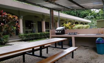 2-Bed Hotel Room with Pool - TV and AC in Potrero - Surrounded by Nature