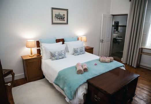 Petal's Place Hotel Overview