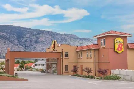 Park Inn by Radisson Osoyoos Отели рядом с достопримечательностью «NK'MIP Cellars»