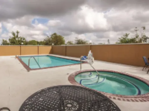 La Quinta Inn & Suites by Wyndham Kyle - Austin South Hoteles en Kyle