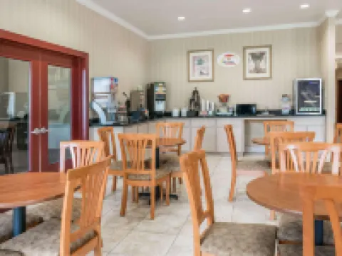 Super 8 by Wyndham Brookshire TX Hotels in Waller County