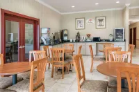Super 8 by Wyndham Brookshire TX