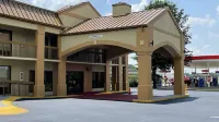 Days Inn by Wyndham Oak Grove/Ft. Campbell - Parking
