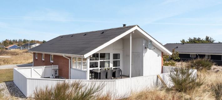 "Esir" - 800m from the Sea Hotels in Bjerregard