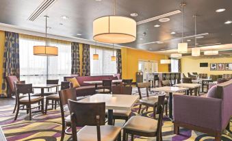 La Quinta Inn & Suites by Wyndham Luling