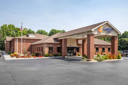 Comfort Inn Near Downtown & Blue Ridge Pkwy Hotels in Marion