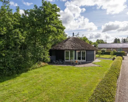 "Adrienne" - 35km from the Sea Hotels in Arrild