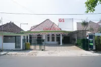 Urbanview Hotel Griya Surya Malang by RedDoorz Hotels in Klojen