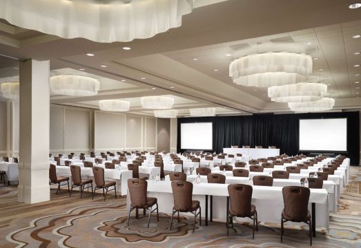 소네스타 레돈도 비치 & 마리나