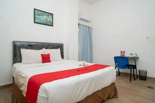 RedDoorz at Sukomanunggal Surabaya فنادق في Sukomanunggal