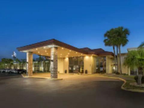 國際高速路貝斯特韋斯特優質酒店 鄰近戴通納海灘機場的酒店