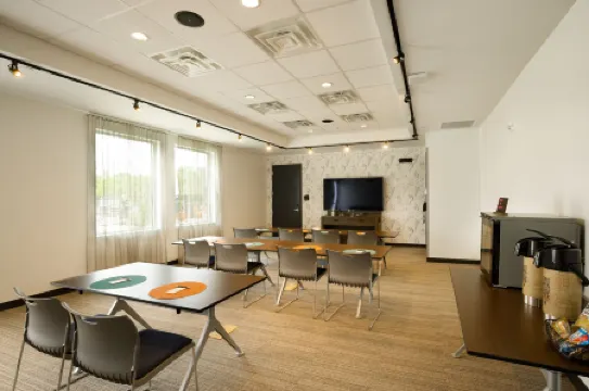 Aloft Austin Airport