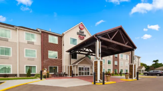 Best Western Plus Menomonie Inn  Suites