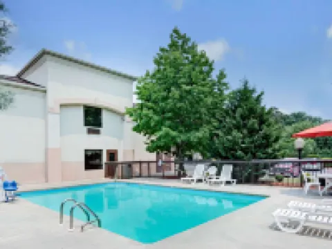 Days Inn by Wyndham Burlington East Hotels in Graham