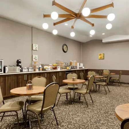 Travelodge by Wyndham Lethbridge