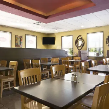 Travelodge by Wyndham Edmonton West