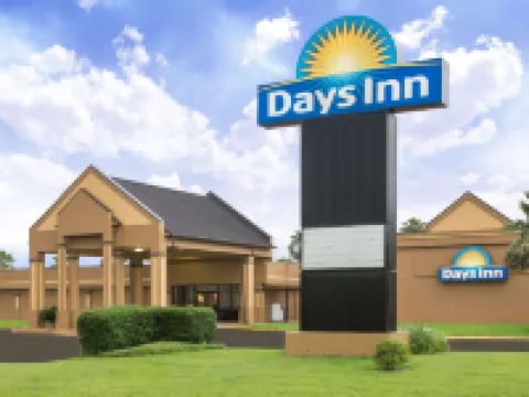 Days Inn & Suites by Wyndham Jennings Hotels in Jennings