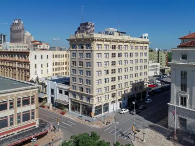 Hotel Gibbs Hotels near Frio Street Building