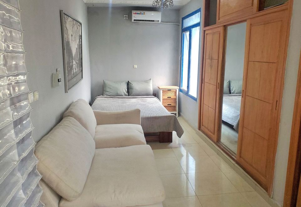 Mike's Flat Hotel - Housity