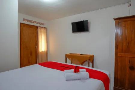 RedDoorz Syariah Near Gor Satria 4