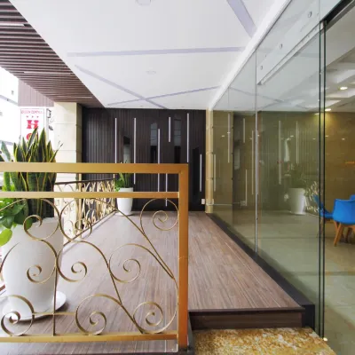 Queen Central Hotel - Ben Thanh Market Hotels near Le Thanh Ton