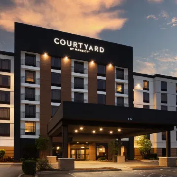 Courtyard Louisville Airport Отели рядом с достопримечательностью «Сикс Флэгз Кентакки Кингдом»