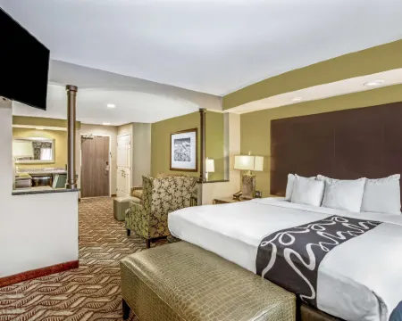 La Quinta Inn & Suites by Wyndham Kearney Hotels in Kearney