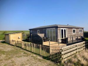 'Lauwers Loft' Holiday Home 4 Pers with Lake View in Front of the Lauwersmeer