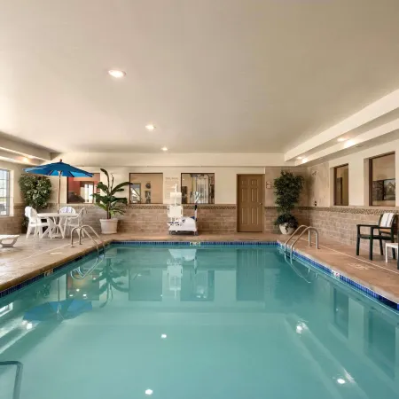 Country Inn & Suites by Radisson, Minot, ND