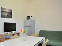 Modern Flat with Terrace for 5 Guests - Beahost